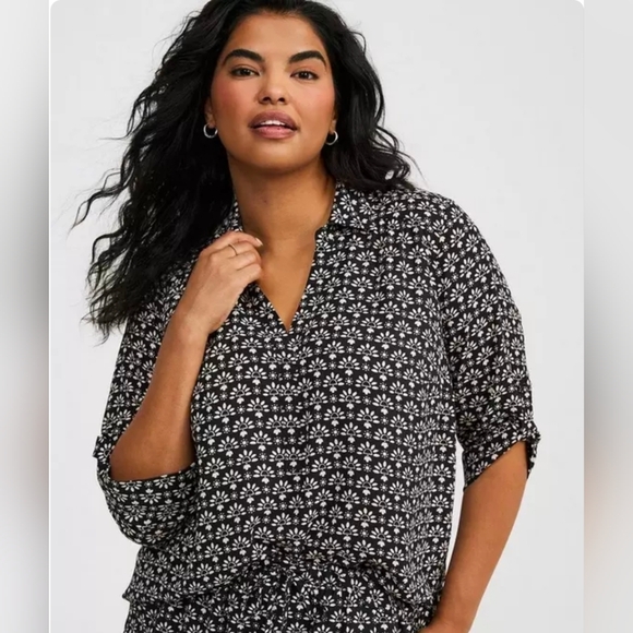 Torrid Harper Popi Floral Black White 3/4 sleeve Sz 3 - Picture 1 of 8